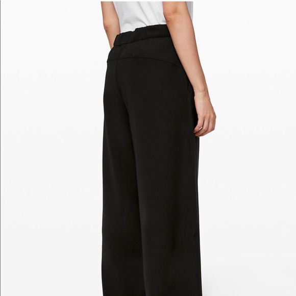 Lululemon On the Fly Wide Leg 7/8 Pants, Woven - Picture 2 of 5